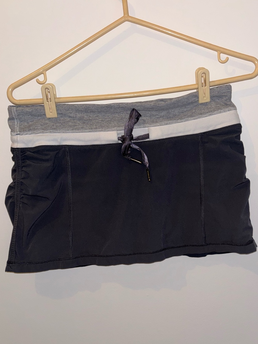 Lululemon Athletic Black Skirt/skort with Gray Waistband